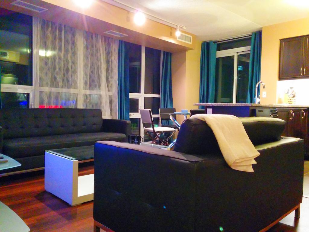 Napa Furnished Suites At Cn Tower & Maple Leaf Square Торонто Номер фото