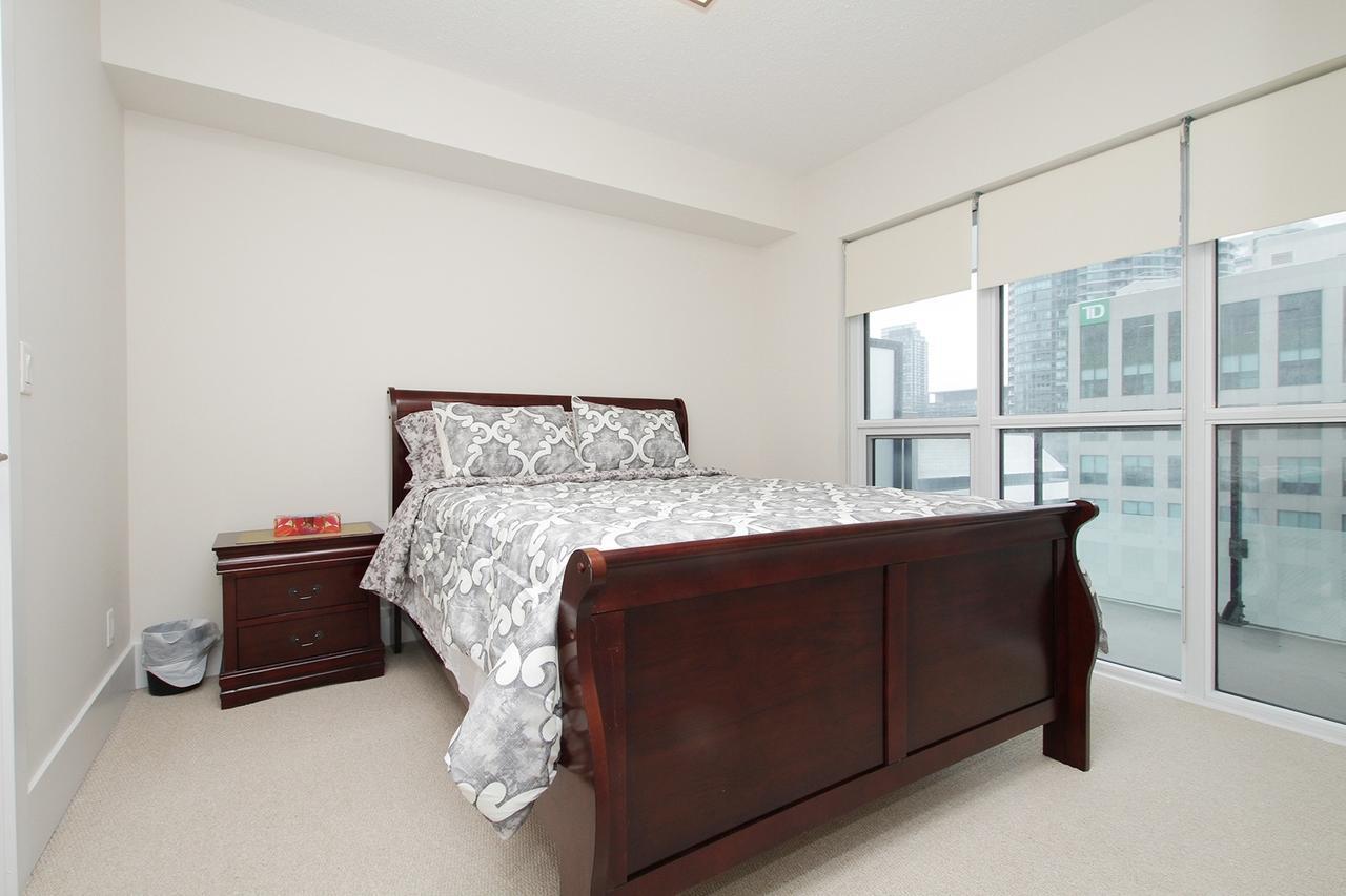 Napa Furnished Suites At Cn Tower & Maple Leaf Square Торонто Экстерьер фото