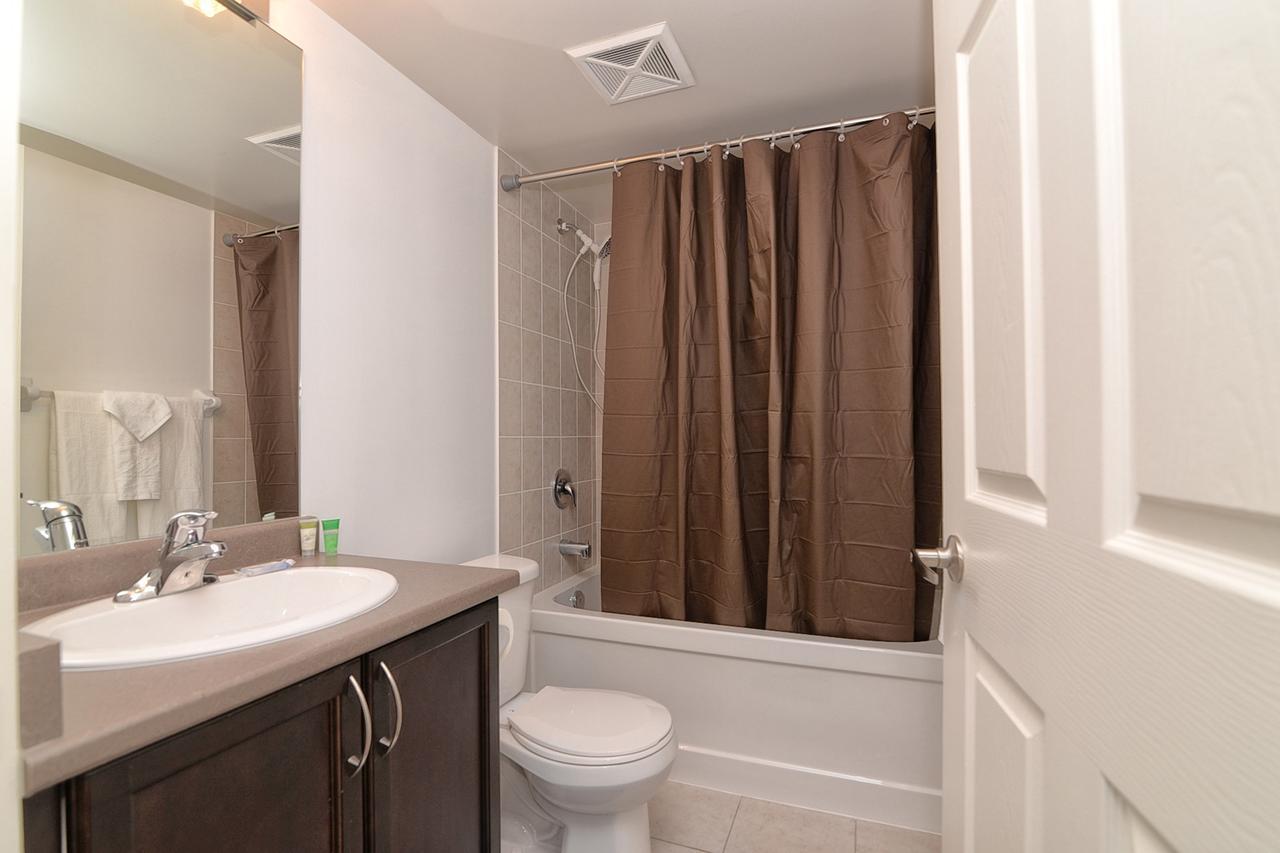 Napa Furnished Suites At Cn Tower & Maple Leaf Square Торонто Экстерьер фото