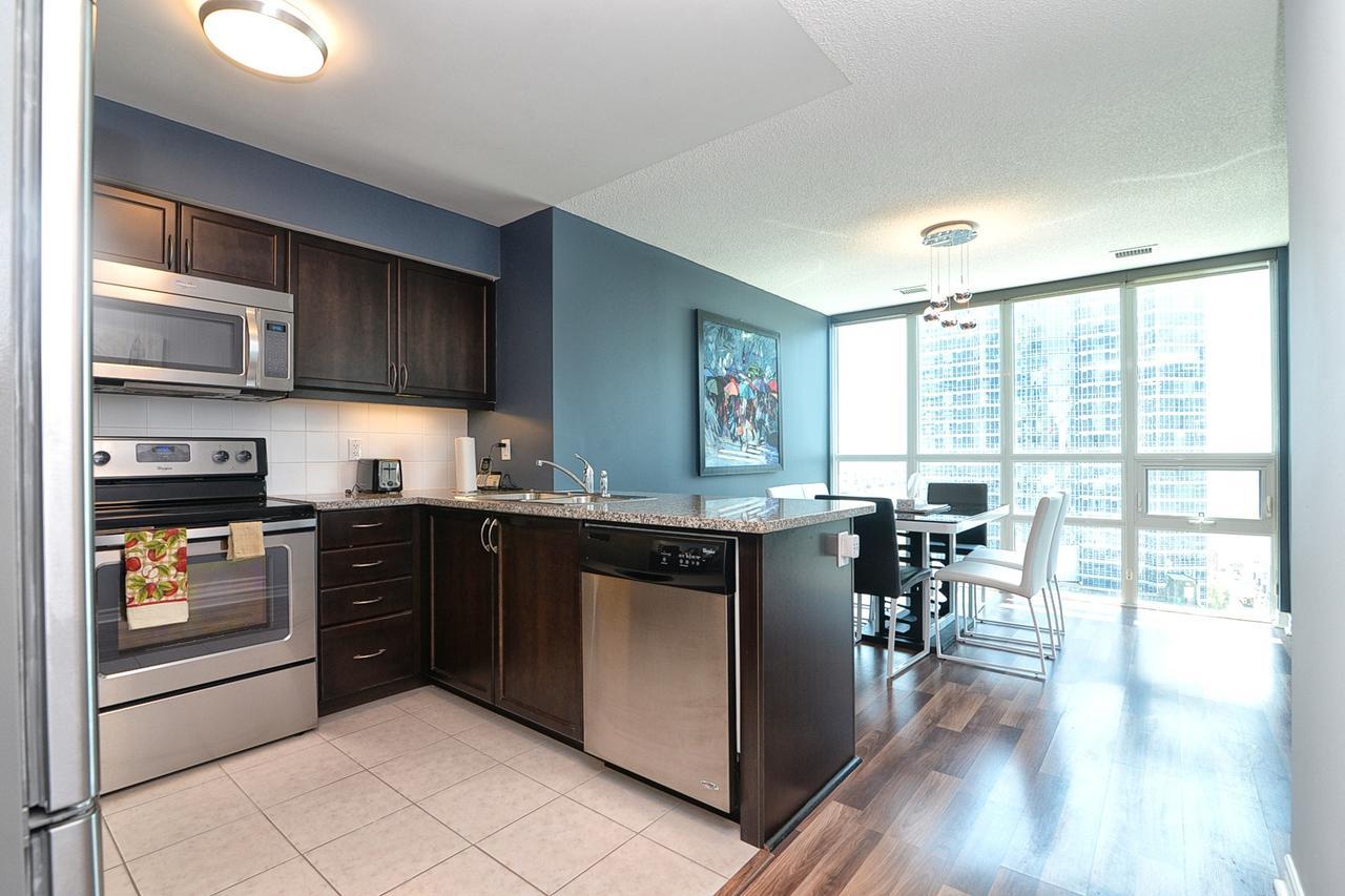 Napa Furnished Suites At Cn Tower & Maple Leaf Square Торонто Экстерьер фото