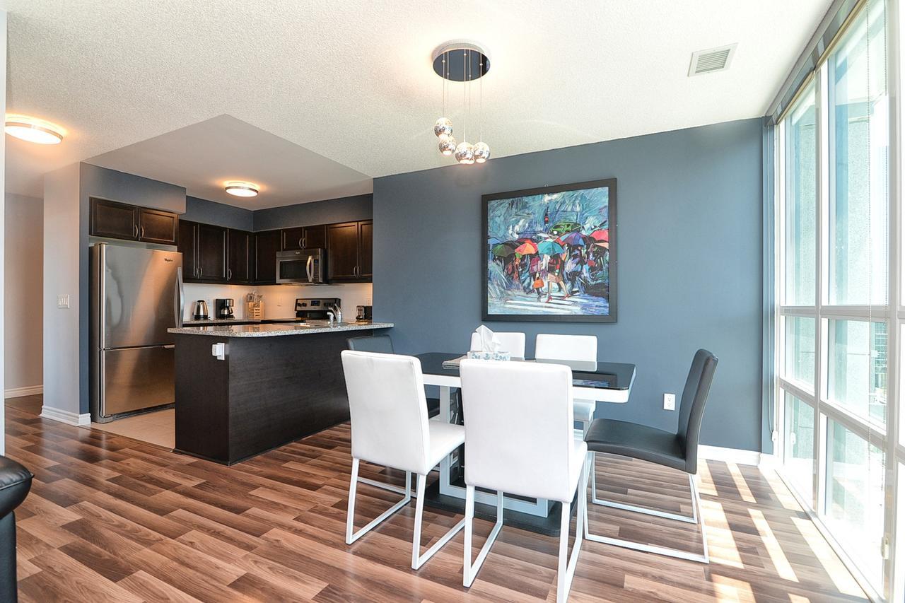 Napa Furnished Suites At Cn Tower & Maple Leaf Square Торонто Экстерьер фото