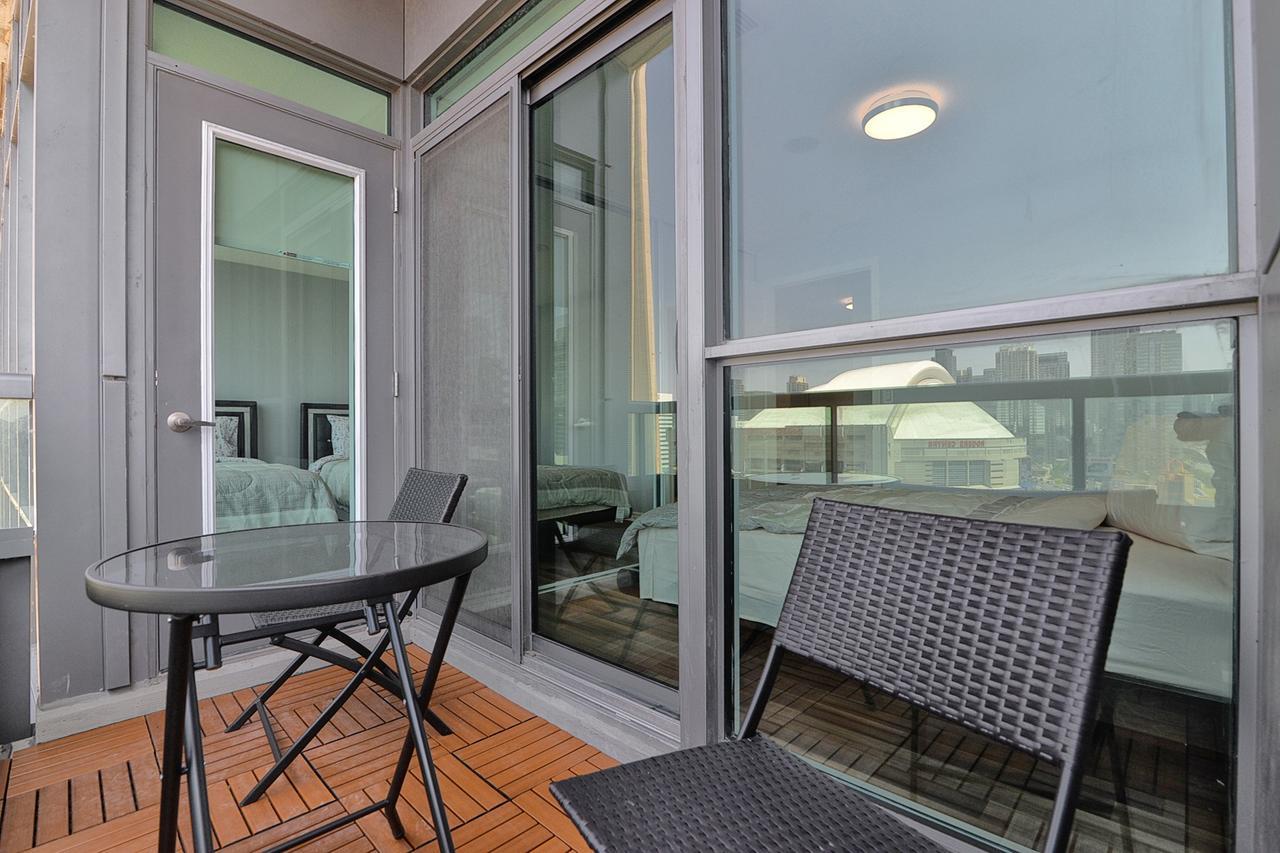 Napa Furnished Suites At Cn Tower & Maple Leaf Square Торонто Экстерьер фото