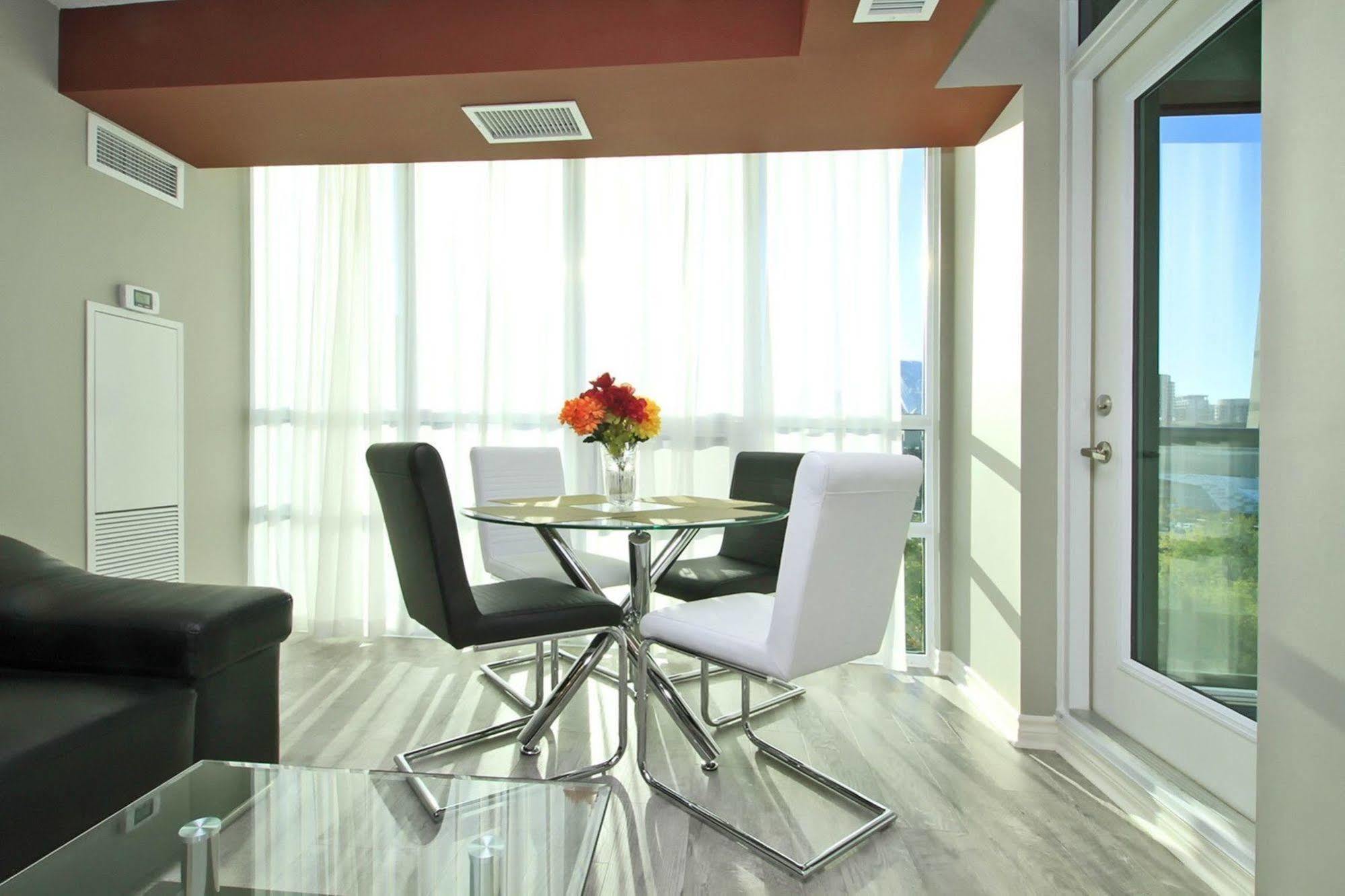 Napa Furnished Suites At Cn Tower & Maple Leaf Square Торонто Экстерьер фото