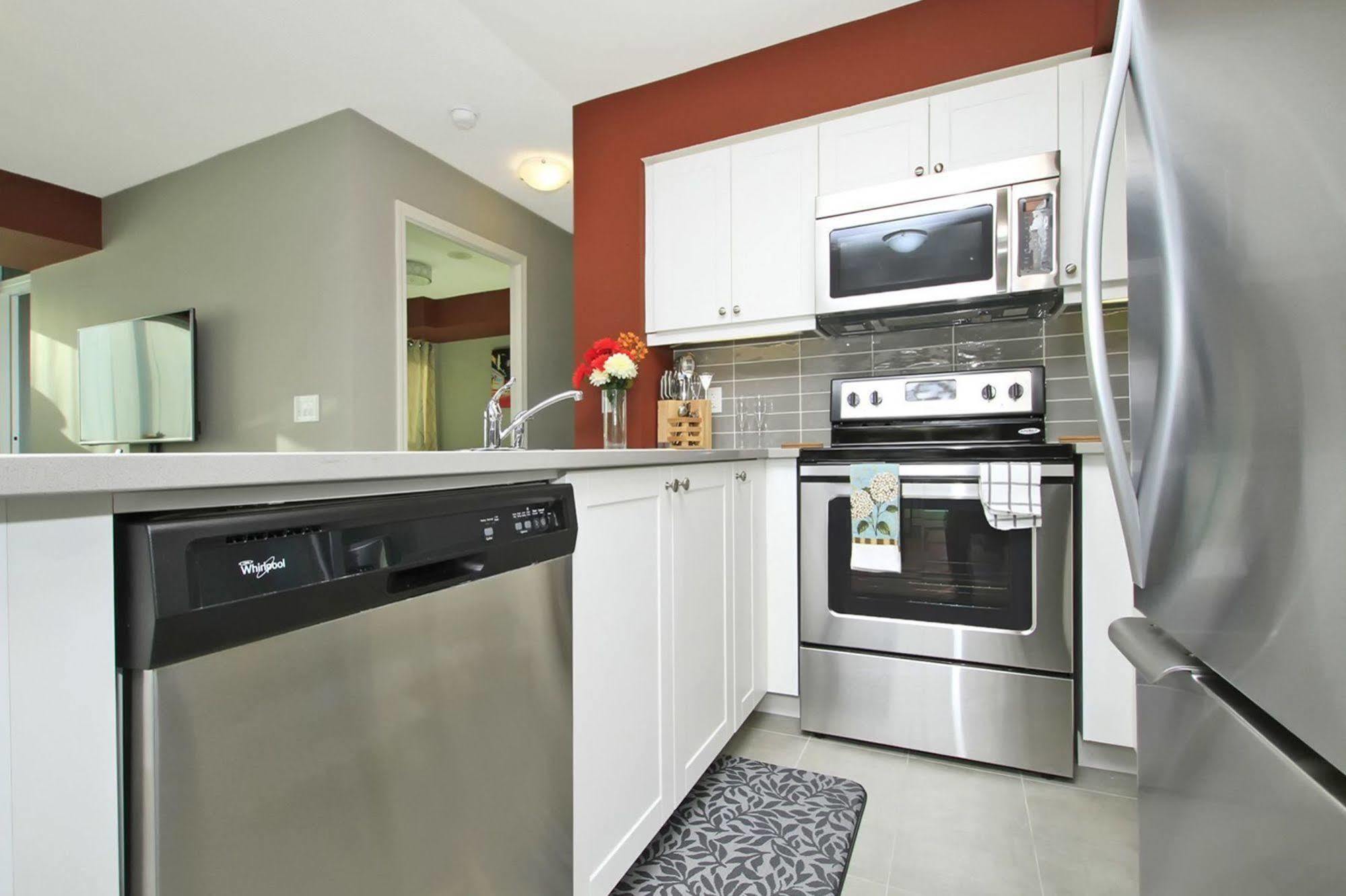 Napa Furnished Suites At Cn Tower & Maple Leaf Square Торонто Экстерьер фото