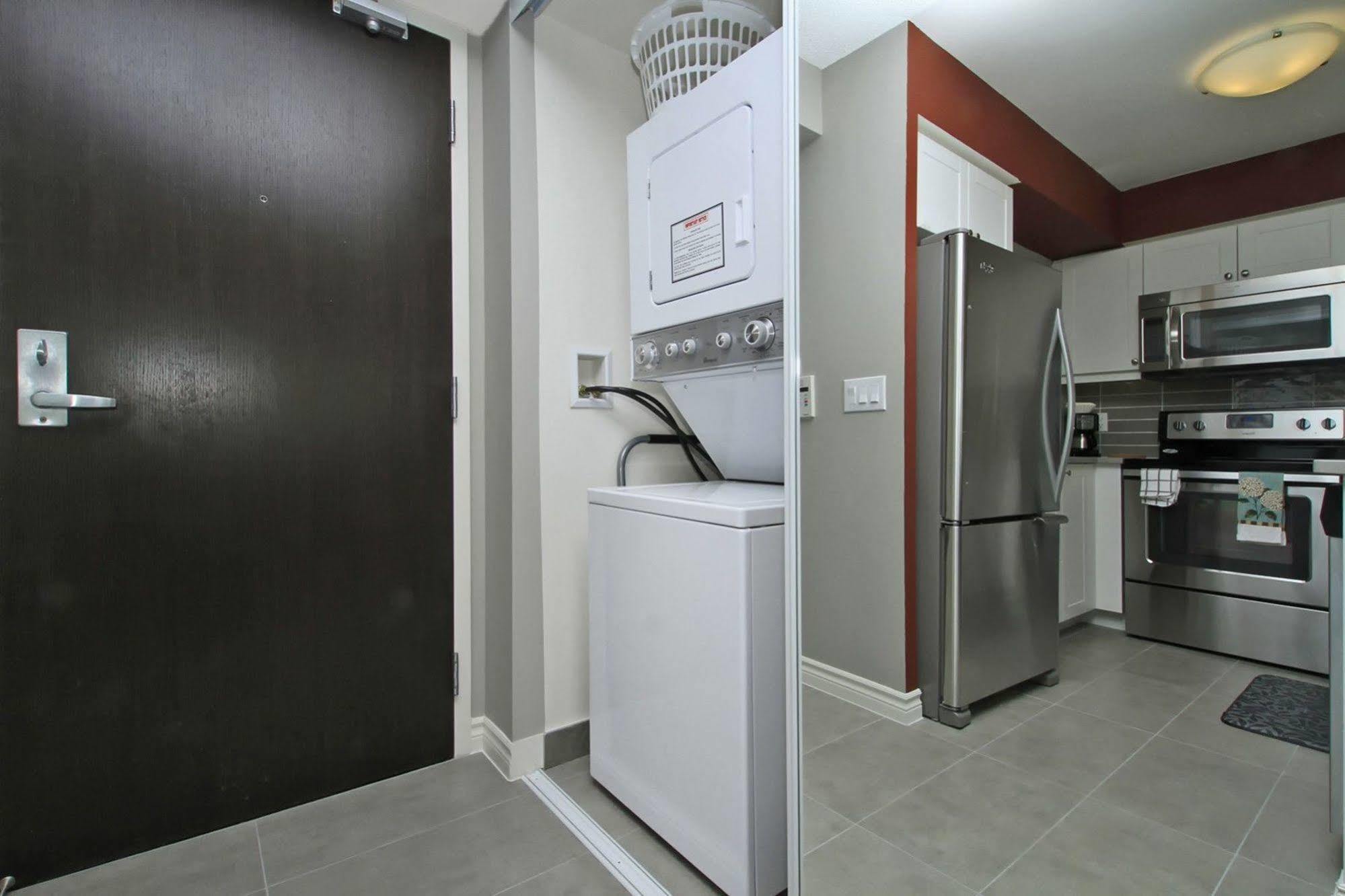 Napa Furnished Suites At Cn Tower & Maple Leaf Square Торонто Экстерьер фото