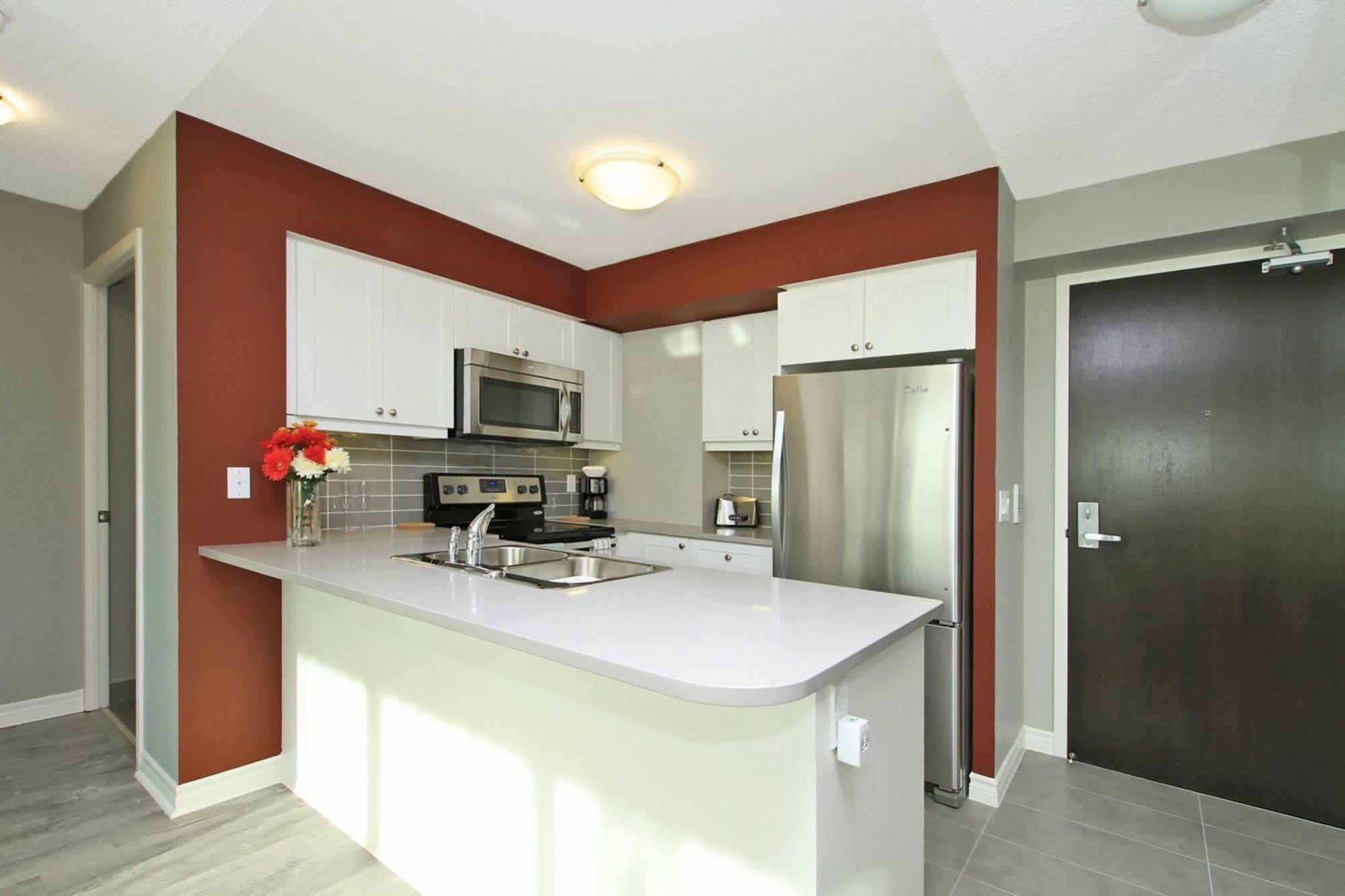Napa Furnished Suites At Cn Tower & Maple Leaf Square Торонто Экстерьер фото