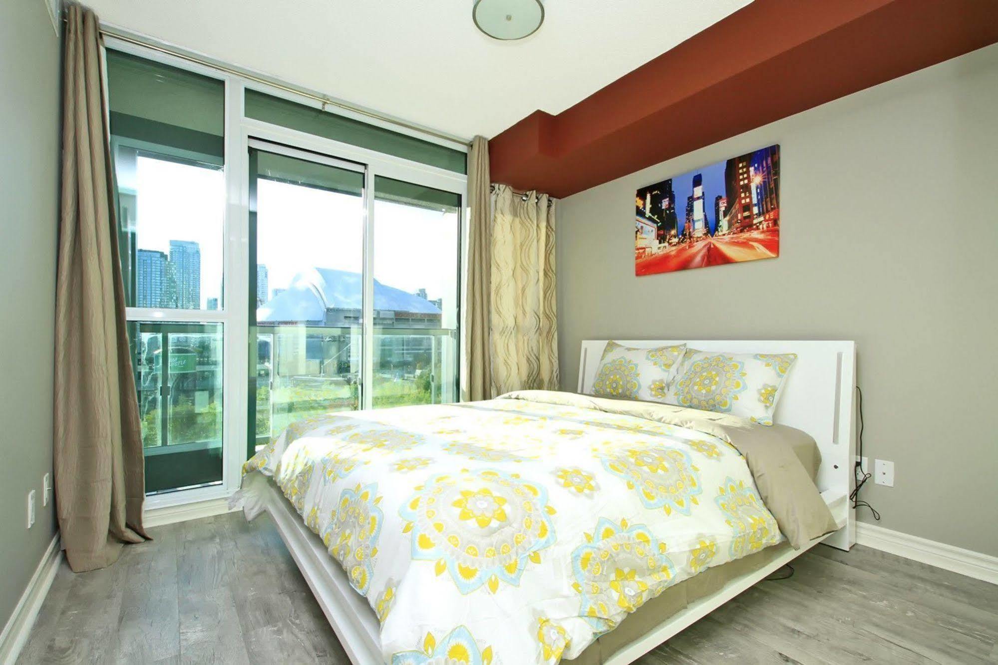 Napa Furnished Suites At Cn Tower & Maple Leaf Square Торонто Экстерьер фото