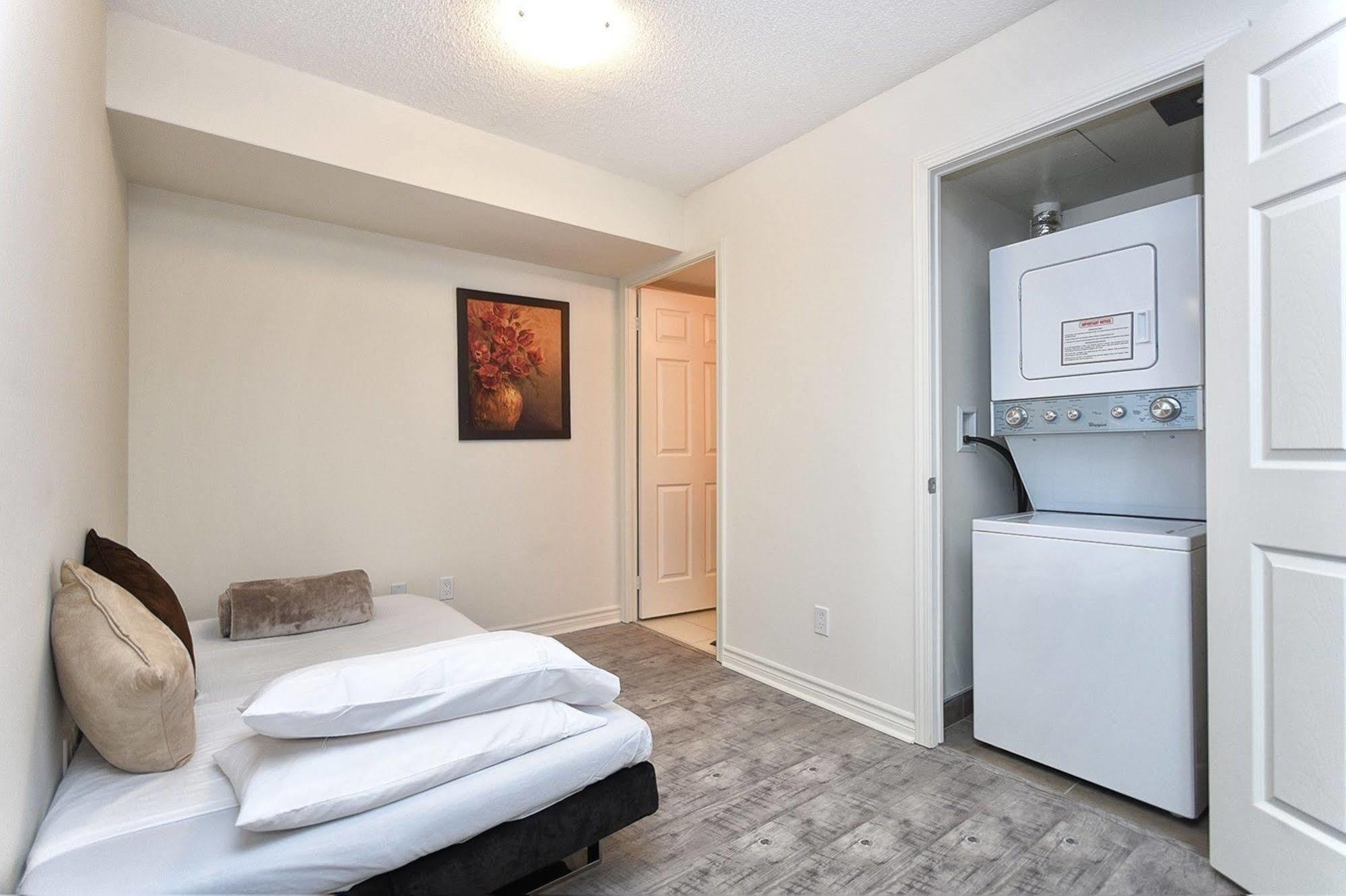 Napa Furnished Suites At Cn Tower & Maple Leaf Square Торонто Экстерьер фото