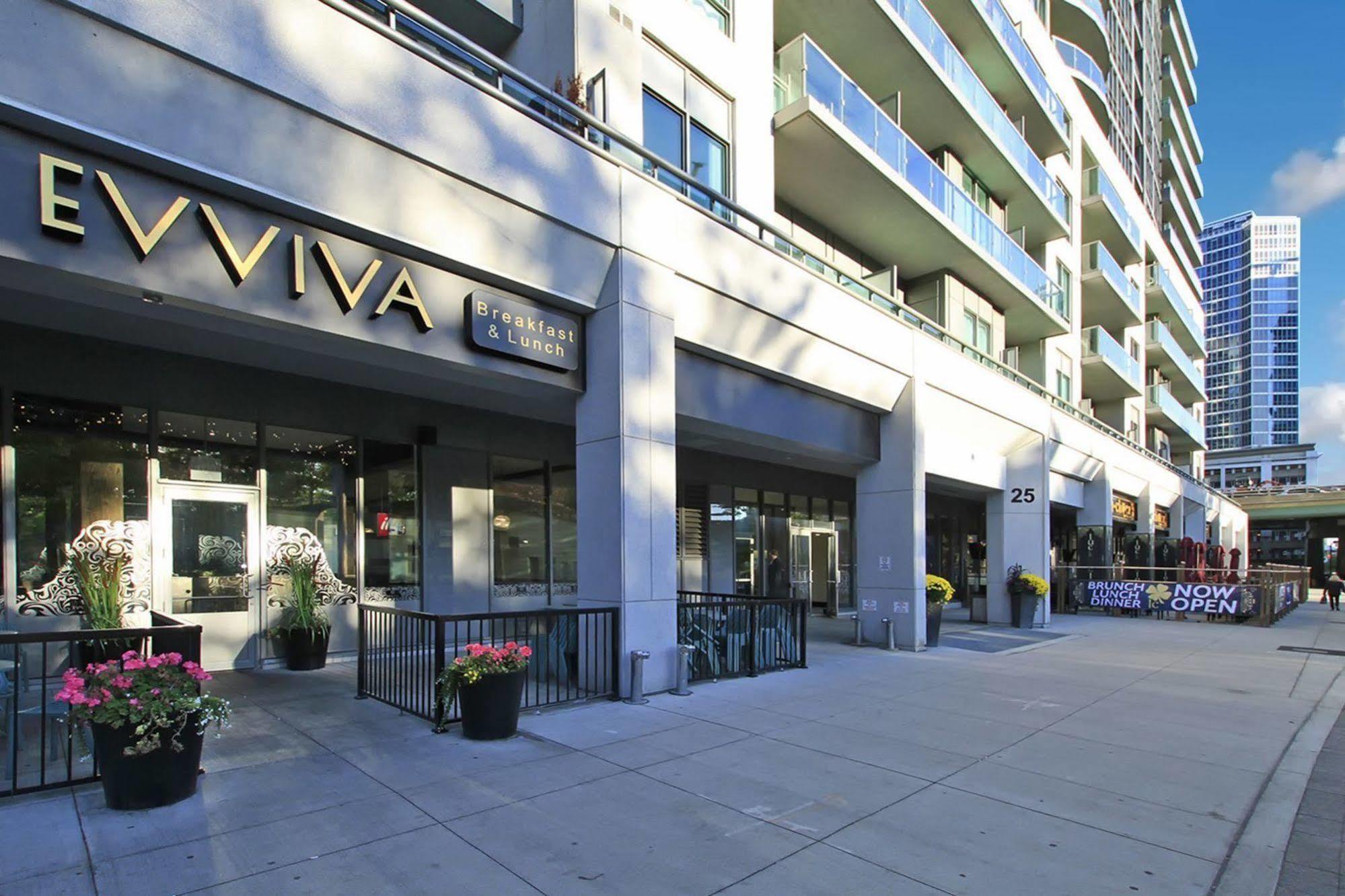 Napa Furnished Suites At Cn Tower & Maple Leaf Square Торонто Экстерьер фото