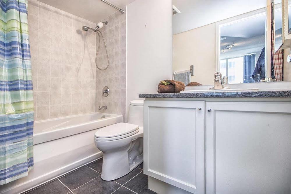 Napa Furnished Suites At Cn Tower & Maple Leaf Square Торонто Экстерьер фото